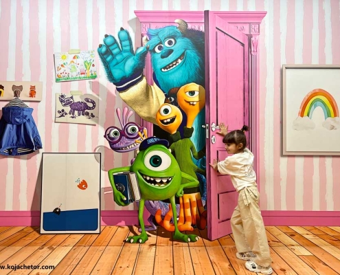 عکاسی در تم پارک سنتر با شخصیت های کارتونی