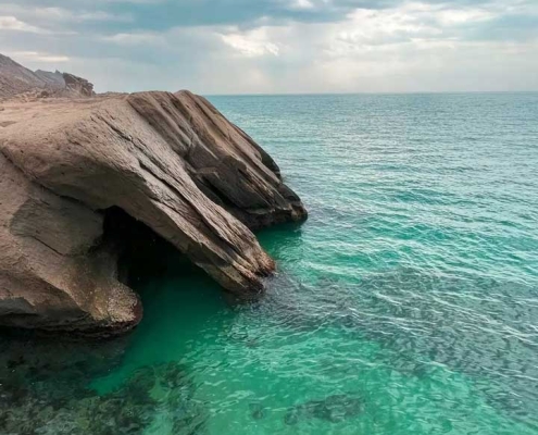 ساحل دستیر | منبع عکس: اینستاگرام tiny.tour ساحل بکر و زیبای دستیر هرمزگان
