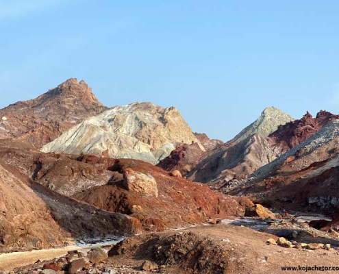 دره رنگین کمان هرمز از حدود 72 نوع کانی تشکیل شده است