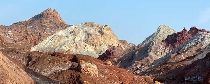 دره رنگین کمان هرمز از حدود 72 نوع کانی تشکیل شده است