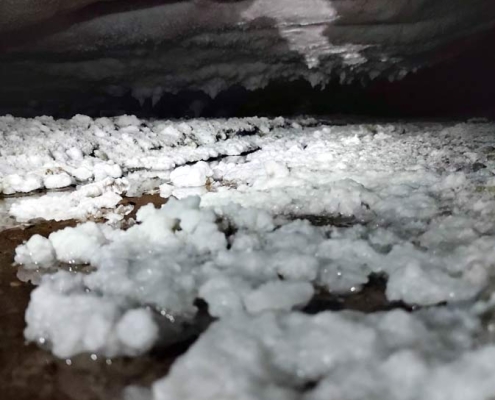 نمکهای داخل غار نمکی قشم خوراکی هستند و کاربرهای متفاوتی دارند