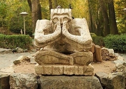 مجسمه های سنگی در پارک جمشیدیه تهران