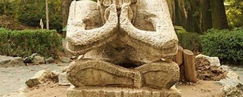 مجسمه های سنگی در پارک جمشیدیه تهران