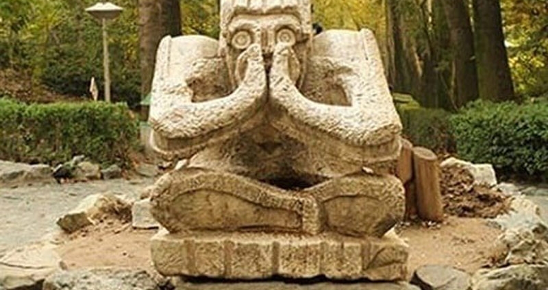 مجسمه های سنگی در پارک جمشیدیه تهران