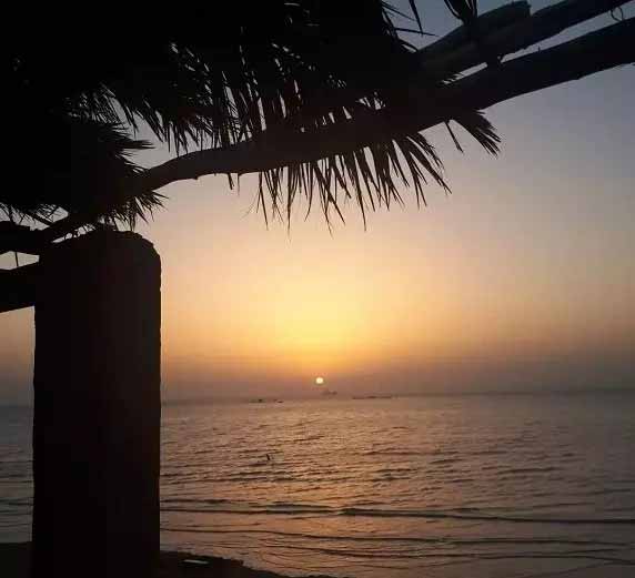 جاهای دیدنی قشم در شب 8 پارک ساحلی هلر قشم در شب