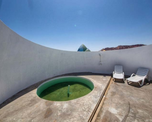 استخر اقامتگاه ماجرا جزیره هرمز