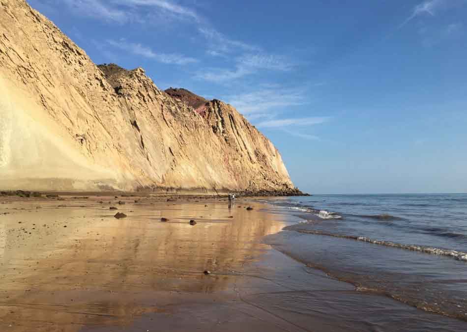 جاهای دیدنی جزیره هرمز 23 ساحل مفنق جزیره هرمز