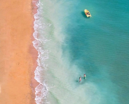 جزیره کم جمعیت هندورابی مابین کیش و لاوان