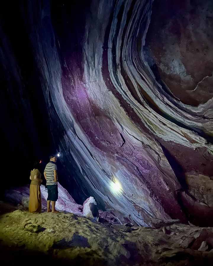 جاهای دیدنی قشم در شب 11 غار نمک جزیره قشم در شب