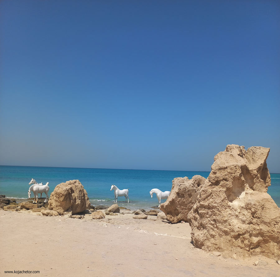 sights-of-kish-(7) ساحل تندیس اسب از جاذبه ها و دیدنی های جزیره کیش
