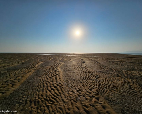 جزیره وارمی در بندر خمیر و جزیره قشم