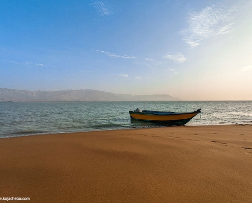 رسیدن به جزیره وارمی بدون امکانات با قایق