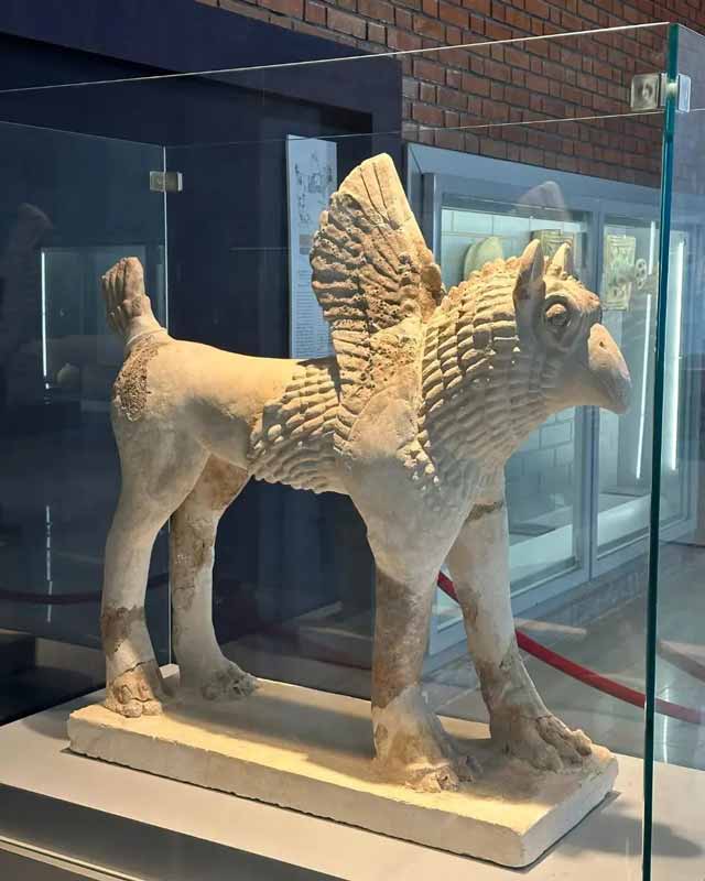 Hafttappeh-museum موزه هفت تپه از مکان های دیدنی شوش