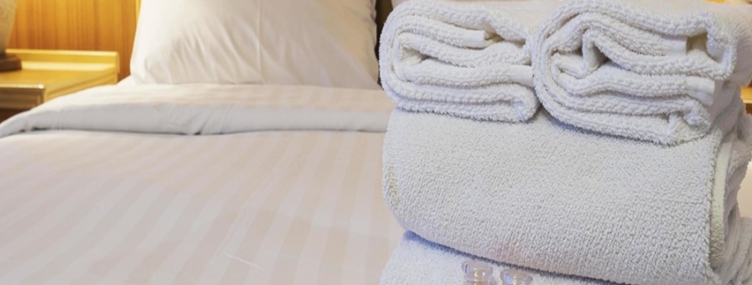 راهنمای جامع انتخاب و اهمیت لوازم بهداشتی و کالای خواب در هتلها 1 hotel amenities bedding guide